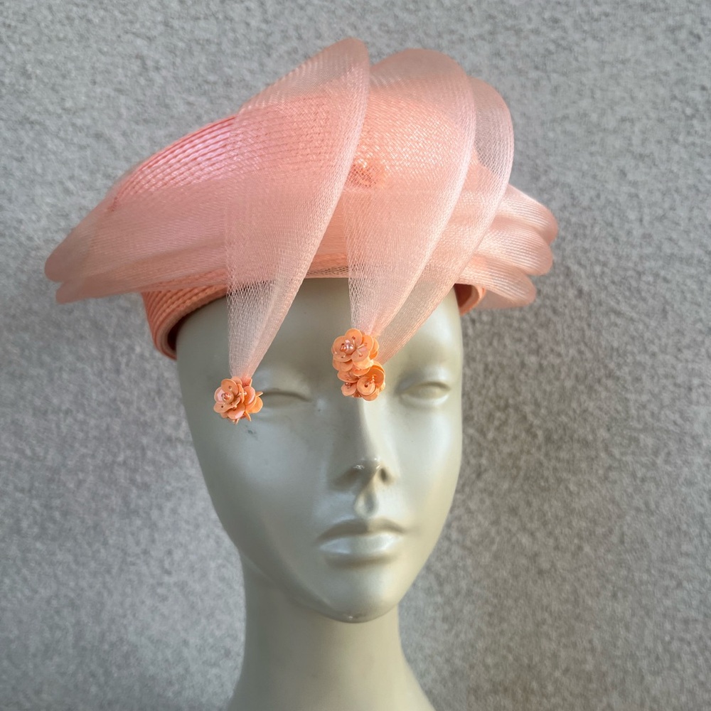 Vintage peach pillow hat netting floral Sz 21.5” 6 7/8 faux straw hat